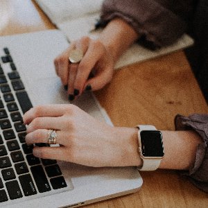 Montre connectée pour femme avec ECG